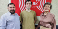АлтГПУ в СМИ: Владислав Воропаев в студии МАЯКА накануне Дня работника дошкольного образования - АлтГПУ