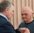 Александр Романенко вручил жителю Локтевского района медаль «Отец солдата» - Bankfax.Ru