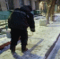 В Индустриальном районе ведется посыпка придомовых территорий от наледи - Администрация г. Барнаул