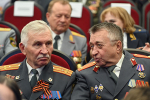 Александр Романенко в День сотрудника органов внутренних дел РФ вручил награды полицейским Алтайского края