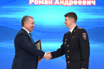 Александр Романенко в День сотрудника органов внутренних дел РФ вручил награды полицейским Алтайского края
