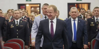 Губернатор Алтайского края Виктор Томенко поздравил с профессиональным праздником сотрудников и ветеранов органов внутренних дел - Администрация г. Барнаул