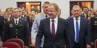 Губернатор Алтайского края Виктор Томенко поздравил с профессиональным праздником сотрудников и ветеранов органов внутренних дел - Администрация Алтайского края