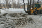 Октябрьский район усиливает работу по ликвидации гололёда на дворовых и общественных территориях
