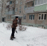 На внутриквартальных проездах и внутридворовых территориях Ленинского района продолжаются работы по уборке снега - Администрация г. Барнаул