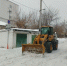 В Октябрьском районе продолжают очистку внутриквартальных проездов и посыпку территорий противогололёдной смесью - Администрация г. Барнаул