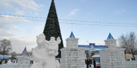 Елка и новогодний городок на площади Свободы в Барнауле - Сетевое издание Толк