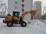 В Октябрьском районе продолжают очистку внутриквартальных проездов