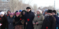 В Барнауле в День Героев Отечества возложили цветы у памятных мест - Комсомольская Правда