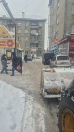 Последствия снегопада активно устраняют в Железнодорожном районе