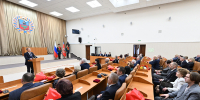 Губернатор Виктор Томенко вручил паспорта 10 участникам «Движения первых» Алтайского края - Администрация Алтайского края