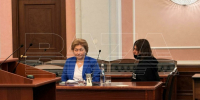 Полина Лурье (справа) с адвокатом в суде / Фото: Baza - ИА Амител