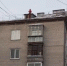 В Октябрьском районе продолжается очистка придомовых территорий и кровель от снега и наледи - Администрация г. Барнаул