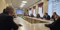 Глава Железнодорожного района поздравил руководителей предприятий и организаций с наступающими новогодними праздниками - Администрация г. Барнаул
