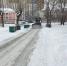Дворы и кровли домов, расположенные в Октябрьском районе Барнаула, продолжают очищать от снега и наледи - Администрация г. Барнаул