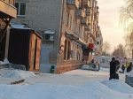 В Железнодорожном районе устраняют последствия снегопада