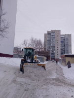 В Железнодорожном районе устраняют последствия снегопада