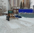 В городе продолжается уборка снега и наледи во дворах, межквартальных проездах и у социально значимых объектов - Администрация г. Барнаул