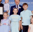 Семья Васильевых с губернатором Алтайского края. Фото: Телеграм-канал Виктора Томенко - Газета Алтайский спорт