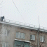 В Октябрьском районе ведут очистку внутриквартальных проездов, кровель и дворовых территорий - Администрация г. Барнаул