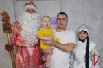 Дед мороз специального назначения продолжает дарить праздничное настроение юным жителям региона