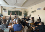 Правила поведения на дорогах напомнили барнаульским школьникам