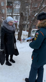 В муниципальных квартирах Ленинского района устанавливают пожарные извещатели и датчики угарного газа