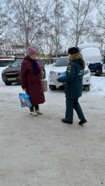В муниципальных квартирах Ленинского района устанавливают пожарные извещатели и датчики угарного газа