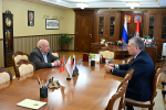 Александр Романенко обсудил с алтайским изобретателем перспективы использования научного потенциала края