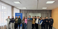 Из первых уст. Алексей Якунин убедил бийских школьников, что вейп – хуже сигареты, и почему нельзя оформлять "левые" карты - Справедливая Россия