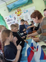 В Хабарском районе состоялась встреча детей с волонтерами группы «Шаг к добру»