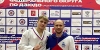 Никита Струков, серебряный призёр первенства СФО среди юношей в весовой категории до 66 кг, с тренером Богданом Амировым - Газета Алтайский спорт