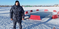 На Алтае росгвардеец спас двух детей, провалившихся под лёд - Комсомольская Правда