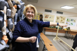 В АлтГУ продолжается акция по плетению маскировочных сетей для СВО. Фото
