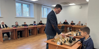 Четыре гроссмейстера провели сеансы одновременной игры в Барнауле - Федерация шахмат