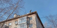 В Октябрьском районе продолжается очистка придомовых территорий и кровель от снега и наледи - Администрация г. Барнаул