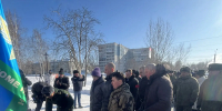 В Барнауле на Аллее 6-й роты встретились герои двух эпох - Минсоцзащиты Алтайского края