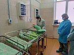 «Дом, в который приходят за счастьем»: АГМУ провел профориентационную экскурсию для школьников в старейшем роддоме Барнаула