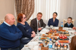 Глава Барнаула Вячеслав Франк встретился с семьей Героя России Игоря Иванова