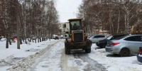 В Индустриальном районе продолжается работа по очистке территории от снега - Администрация г. Барнаул