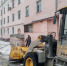 В Октябрьском районе продолжаются плановые работы по очистке и ворошению снега на внутриквартальных и придомовых территориях - Администрация г. Барнаул