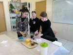 Мастер-класс по приготовлению ПП-напитков провели для школьников на кафедре ТХПЗ