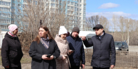 Глава администрации Ленинского района провел выездное совещание в парке «Юбилейный» - Администрация г. Барнаул