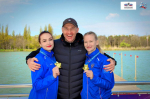 Полина Белова (Пряхина) и Анастасия Лухнёва в компании с легендарным Максимом Опалевым. Фото: Федерация каноэ России