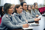 Лекционное занятие по обучению психологов выявлению признаков суицидального риска провел врач–психиатр МЧ № 8 ФСИН России старший лейтенант внутренней службы Евгений Акимов. Старший преподаватель кафедры клинической и консультативной психологии АГУ, государственный судебный эксперт Екатерина Прайзендорф провела тренинг на тему «Гореть, не сгорая».