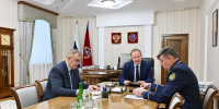 Губернатор Алтайского края Виктор Томенко провел рабочую встречу с начальником УФСИН России по краю Сергеем Герасимовым - Администрация Алтайского края
