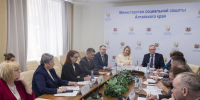 В Алтайском крае обсудили меры поддержки участников СВО и членов их семей - Администрация Алтайского края
