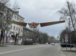 Улицы Железнодорожного района украшаются к майским праздникам