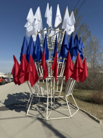 Улицы Железнодорожного района украшаются к майским праздникам