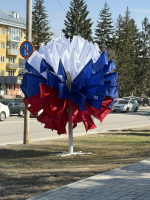 Улицы Железнодорожного района украшаются к майским праздникам